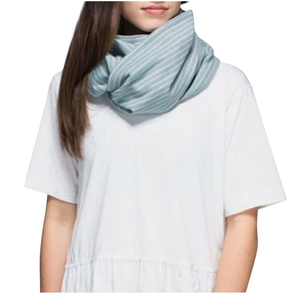 Lululemon Striped Infinity Scarf Snaps Mint Green Grey Women's Accessory‎ Rulu